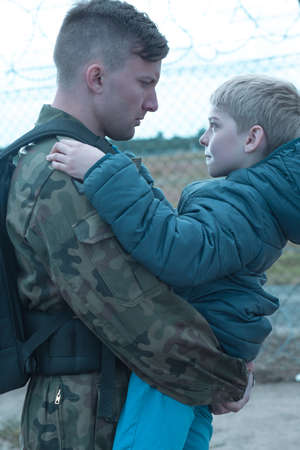 Junger Soldat besorgt es seiner Freundin Junger Soldat besorgt es seiner Freundin